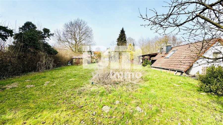 Natur pur - Einfamilienhaus am Ortsrand mit großem Grundstück, Carport und Terrasse - Großer Gartenbereich